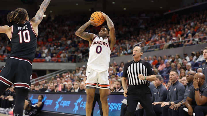 South Carolina basketball wing Myles Stute against Auburn