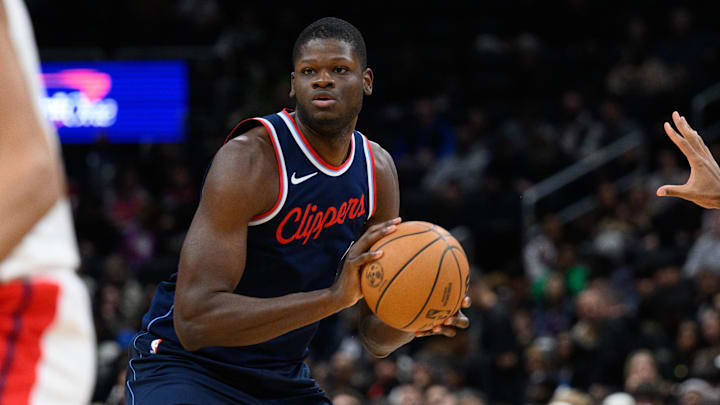 Nov 27, 2024; Washington, District of Columbia, USA; LA Clippers center Mo Bamba (4) looks to pass the ball during the fourth quarter against the Washington Wizards at Capital One Arena. Mandatory Credit: Reggie Hildred-Imagn Images