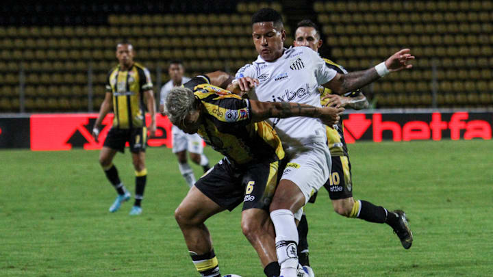 Santos e Deportivo Táchira brigam por vaga na Vila Belmiro Santos e Deportivo Táchira brigam por vaga na Vila Belmiro