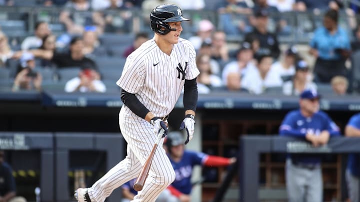 New York Yankees first baseman Anthony Rizzo (48)