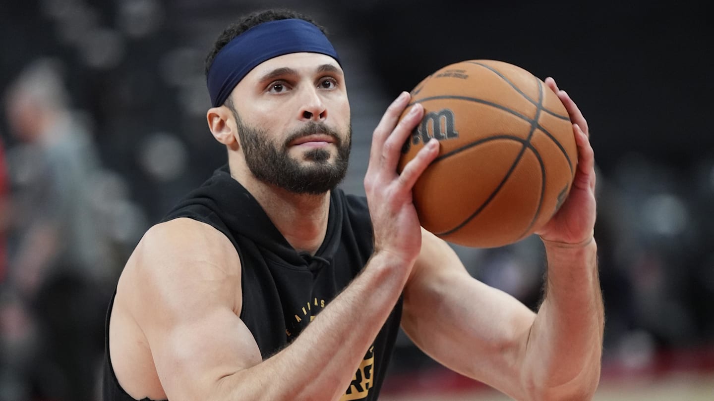 Former Lakers Forward Explains What Separates LeBron James from Kobe Bryant