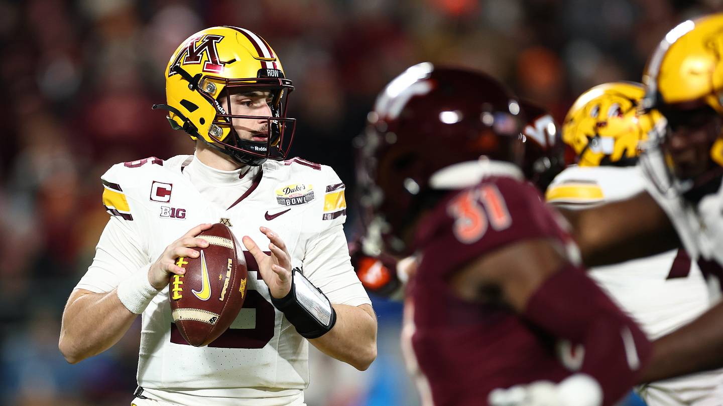 Max Brosmer Leads Gophers to 8-5 Season Glory