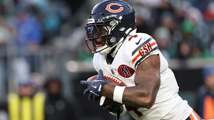 Nov 28, 2025; Philadelphia, Pennsylvania, USA; Chicago Bears running back D'Andre Swift (4) carries the ball against the Philadelphia Eagles during the second quarter of the game at Lincoln Financial Field. Nov 28, 2025; Philadelphia, Pennsylvania, USA; Chicago Bears running back D'Andre Swift (4) carries the ball against the Philadelphia Eagles during the second quarter of the game at Lincoln Financial Field.