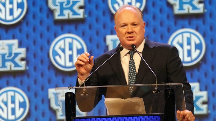 Kentucky coach Mark Stoops Kentucky coach Mark Stoops