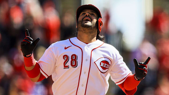 Cincinnati Reds third baseman Eugenio Suarez (28) reacts