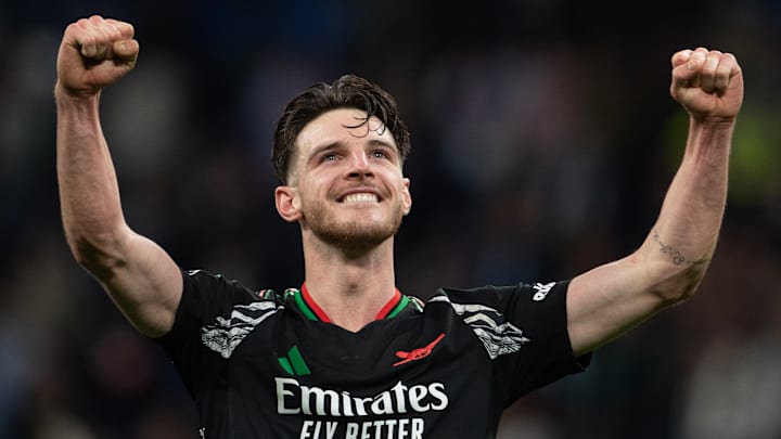 Le milieu anglais, Declan Rice, a inscrit deux bijoux face au Real Madrid en Ligue des Champions, contribuant à l'élimination des Merengue. Le milieu anglais, Declan Rice, a inscrit deux bijoux face au Real Madrid en Ligue des Champions, contribuant à l'élimination des Merengue.