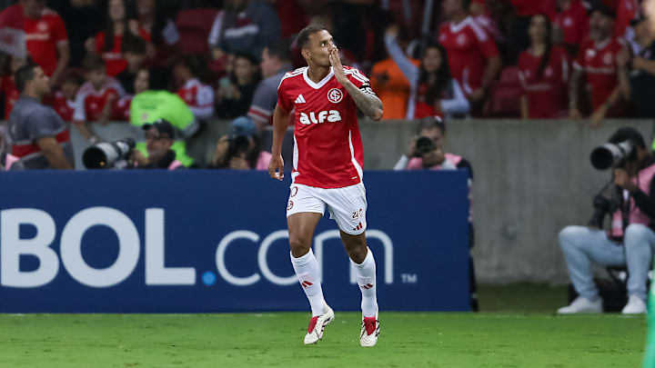 Alan Patrick deu show à parte no Beira-Rio 