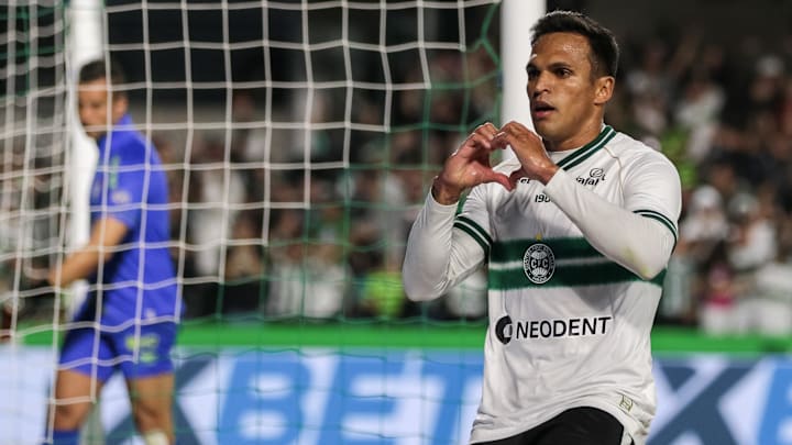 Robson é o artilheiro do Coritiba no Brasileirão