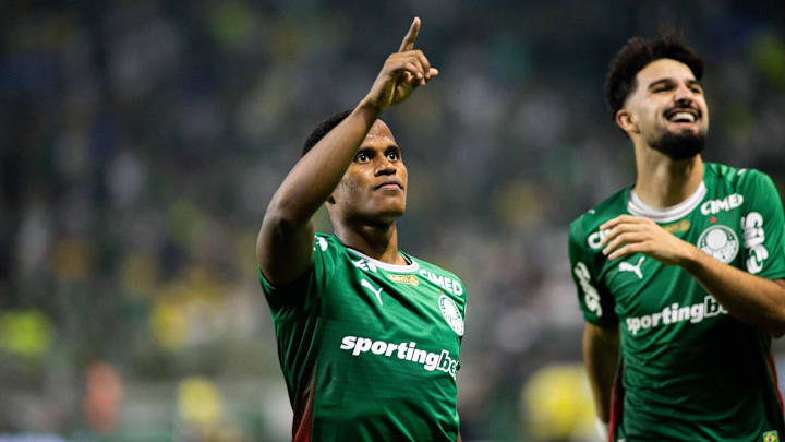 Jhon Arias marcou pela primeira vez com o uniforme do Palmeiras