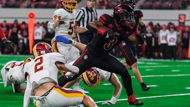South Dakota running back Charles Pierre Jr. South Dakota running back Charles Pierre Jr.