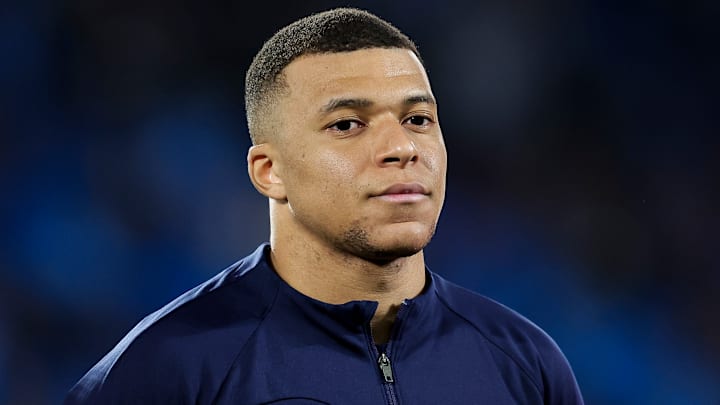 Kylian Mbappé débute la rencontre face au Stade de Reims sur le banc des remplaçants.
