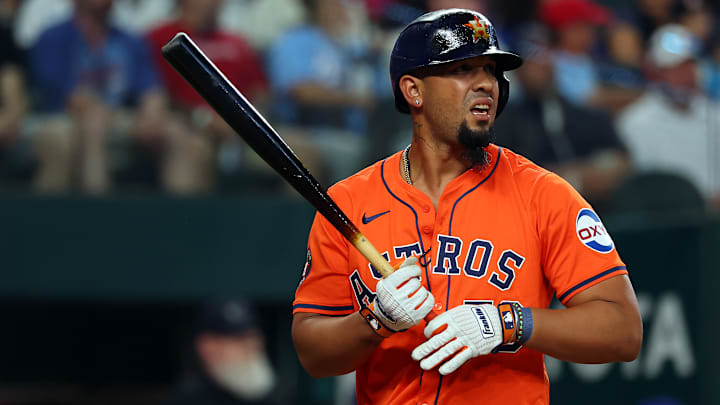 Houston puede estar considerando sustituir a José Abreu en la inicial