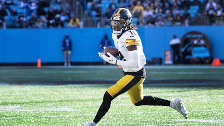 Dec 18, 2022; Charlotte, North Carolina, USA;  Pittsburgh Steelers wide receiver Diontae Johnson