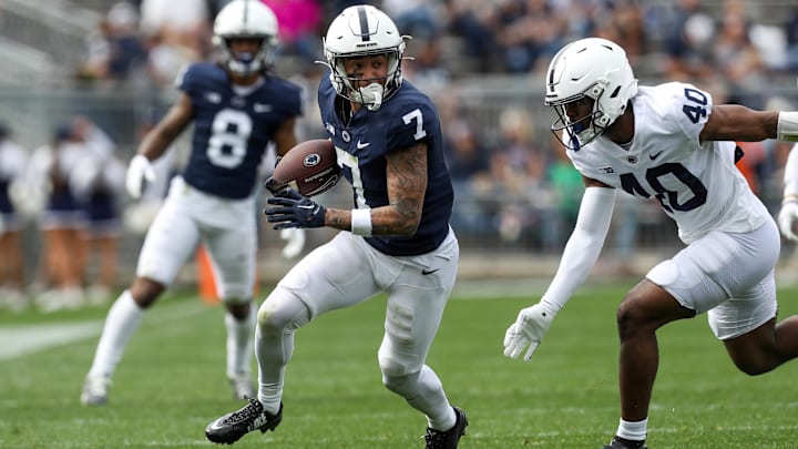 Penn State football wide receiver Kaden Saunders (7) runs with ball during the Blue White spring game at Beaver Stadium