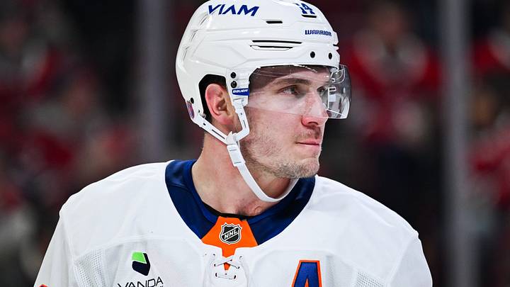 Feb 26, 2026; Montreal, Quebec, CAN; New York Islanders center Bo Horvat (14) looks on against the Montreal Canadiens during the second period at Bell Centre. Mandatory Credit: David Kirouac-Imagn Images