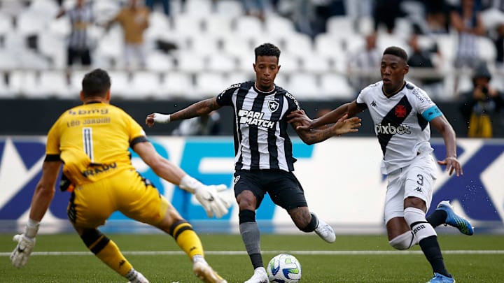 No confronto entre as equipes do primeiro turno, deu Fogão No confronto entre as equipes do primeiro turno, deu Fogão