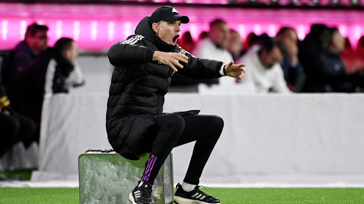 Thomas Tuchel sitzt auf gepackten Koffern