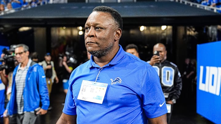 Barry Sanders arrive to watch warm up at Ford Field in Detroit on Sunday, Sept. 14, 2025.