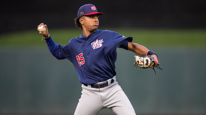 Cincinnati Reds prospect Rece Hinds throws the ball.