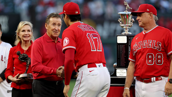 Oct 1, 2022; Anaheim, California, USA;  Los Angeles Angels owner Arte Moreno shakes hand with