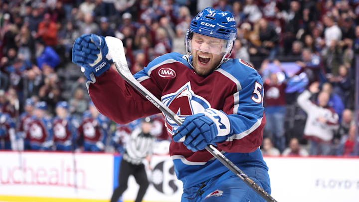 The Colorado Avalanche look to continue climbing the standings in the Central Division on Monday night.
