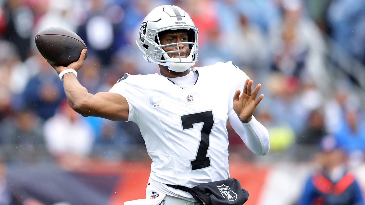 Raiders Triumph Over Patriots: Smith Sets Passing Record