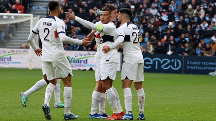 Le Paris Saint-Germain s'impose face au Havre et accentue son avance au classement (2-0). Le Paris Saint-Germain s'impose face au Havre et accentue son avance au classement (2-0).