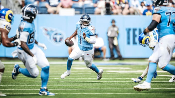 Tennessee Titans quarterback Cam Ward (1)