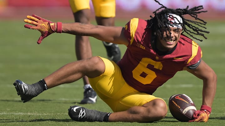 Oct 12, 2024; Los Angeles, California, USA;  USC Trojans wide receiver Makai Lemon (6) lost his helmet after a first down before he is stopped by Penn State Nittany Lions linebacker Kobe King (41) in the second half at United Airlines Field at the Los Angeles Memorial Coliseum. Mandatory Credit: Jayne Kamin-Oncea-Imagn Images