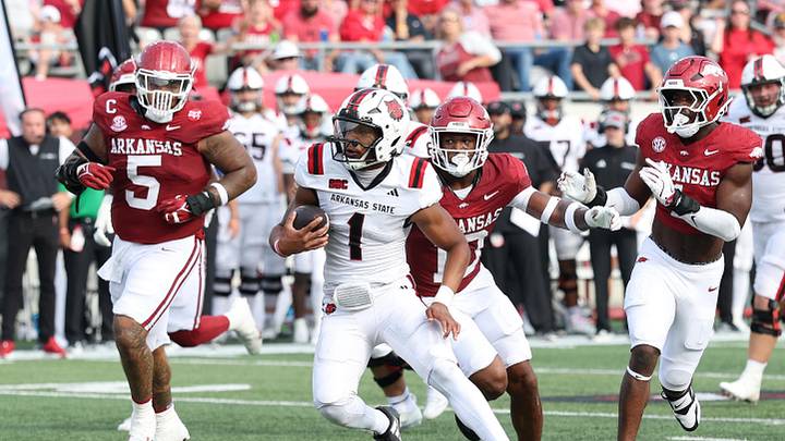 Sep 6, 2025; Little Rock, Arkansas, USA; Arkansas Razorbacks quarterback Jaylen Raynor (1) rushes in the second quarter against the Arkansas State Red Wolves at War Memorial Stadium. Mandatory Credit: Nelson Chenault-Imagn Images Sep 6, 2025; Little Rock, Arkansas, USA; Arkansas Razorbacks quarterback Jaylen Raynor (1) rushes in the second quarter against the Arkansas State Red Wolves at War Memorial Stadium. Mandatory Credit: Nelson Chenault-Imagn Images