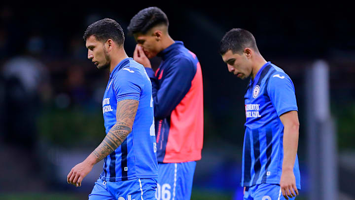 Jugadores de Cruz Azul al finalizar el partido ante Necaxa.