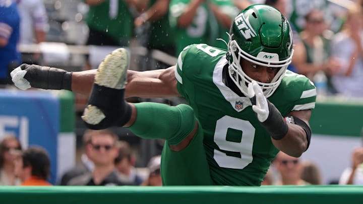 Sep 14, 2025; East Rutherford, New Jersey, USA; New York Jets defensive end Will McDonald IV (9) takes the field before the game against the Buffalo Bills at MetLife Stadium. Mandatory Credit: Vincent Carchietta-Imagn Images