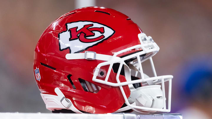 Aug 9, 2025; Glendale, Arizona, USA; Detailed view of a Kansas City Chiefs helmet during a preseason NFL game at State Farm Stadium. Mandatory Credit: Mark J. Rebilas-Imagn Images Aug 9, 2025; Glendale, Arizona, USA; Detailed view of a Kansas City Chiefs helmet during a preseason NFL game at State Farm Stadium. Mandatory Credit: Mark J. Rebilas-Imagn Images