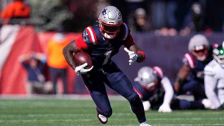 Oct 18, 2026; Foxborough, Massachusetts, USA; New England Patriots wide receiver A.J. Brown (1) runs with the ball after a catch in the second quarter against the New York Jets at Gillette Stadium. Oct 18, 2026; Foxborough, Massachusetts, USA; New England Patriots wide receiver A.J. Brown (1) runs with the ball after a catch in the second quarter against the New York Jets at Gillette Stadium.
