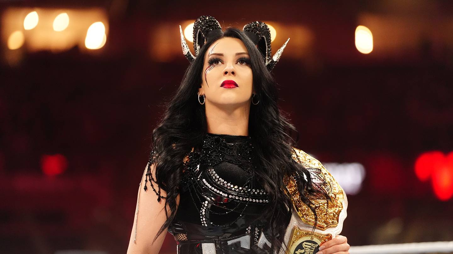 Stephanie Vaquer Retains Women