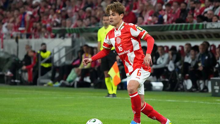 Kaishu Sano ist einer der besten zentralen Mittelfeldspieler der Bundesliga. Kaishu Sano ist einer der besten zentralen Mittelfeldspieler der Bundesliga.