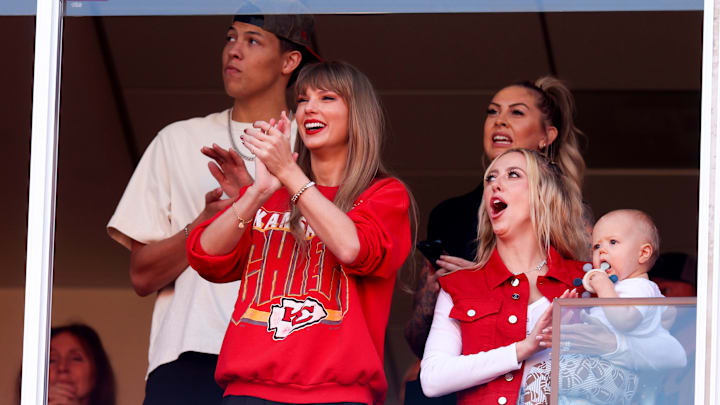 Los Angeles Chargers v Kansas City Chiefs