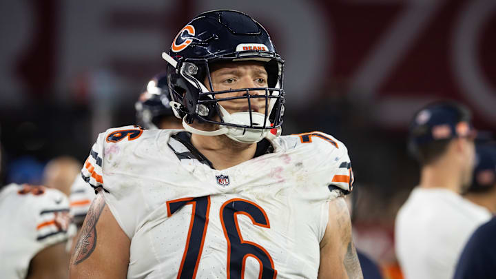 Nov 3, 2024; Glendale, Arizona, USA; Chicago Bears guard Teven Jenkins (76) against the Arizona Cardinals at State Farm Stadium.