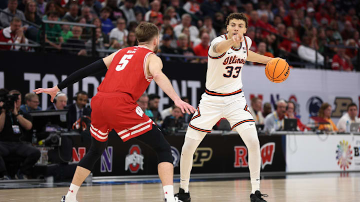 Mar 17, 2024; Minneapolis, MN, USA; Illinois Fighting Illini forward Coleman Hawkins (33) plays