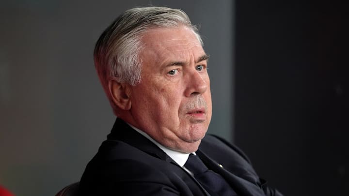 Carlo Ancelotti est l'entraîneur du Real Madrid. Carlo Ancelotti est l'entraîneur du Real Madrid.