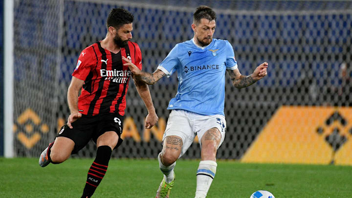 Lazio e Milan fazem duelo no topo da tabela da Serie A Italiana