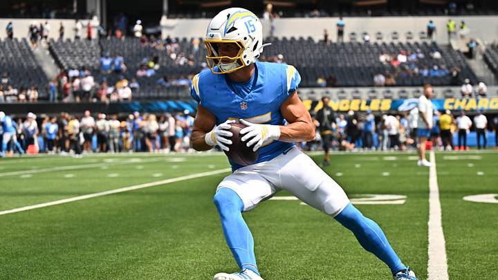 Los Angeles Chargers wide receiver Ladd McConkey (15) warms up prior to a game against the Arizona Cardinals at SoFi Stadium. Mandatory Credit: William Liang-Imagn Images Los Angeles Chargers wide receiver Ladd McConkey (15) warms up prior to a game against the Arizona Cardinals at SoFi Stadium. Mandatory Credit: William Liang-Imagn Images