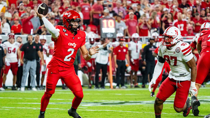Aug 28, 2025; Kansas City, Missouri, USA; Cincinnati Bearcats quarterback Brendan Sorsby (2) passes against Nebraska Cornhuskers defensive lineman Keona Davis (97) during the second quarter at GEHA Field at Arrowhead Stadium. Mandatory Credit: Dylan Widger-Imagn Images Aug 28, 2025; Kansas City, Missouri, USA; Cincinnati Bearcats quarterback Brendan Sorsby (2) passes against Nebraska Cornhuskers defensive lineman Keona Davis (97) during the second quarter at GEHA Field at Arrowhead Stadium. Mandatory Credit: Dylan Widger-Imagn Images
