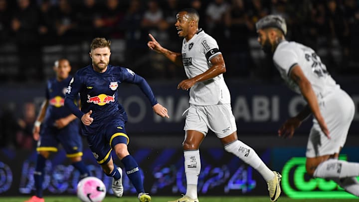 Eduardo Sasha recebeu propostas recentemente, mas renovou contrato com o Red Bull Bragantino 