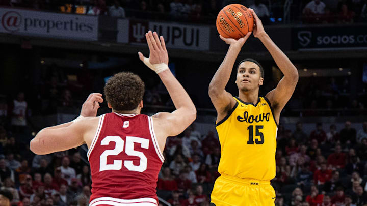 Mar 12, 2022; Indianapolis, IN, USA; Iowa Hawkeyes forward Keegan Murray (15) shoots the ball while Indiana Hoosiers forward Race Thompson (25) defends in the second half at Gainbridge Fieldhouse. Mandatory Credit: Trevor Ruszkowski-Imagn Images Mar 12, 2022; Indianapolis, IN, USA; Iowa Hawkeyes forward Keegan Murray (15) shoots the ball while Indiana Hoosiers forward Race Thompson (25) defends in the second half at Gainbridge Fieldhouse. Mandatory Credit: Trevor Ruszkowski-Imagn Images