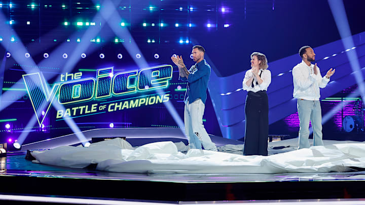 Adam Levine, Kelly Clarkson, John Legend Adam Levine, Kelly Clarkson, John Legend