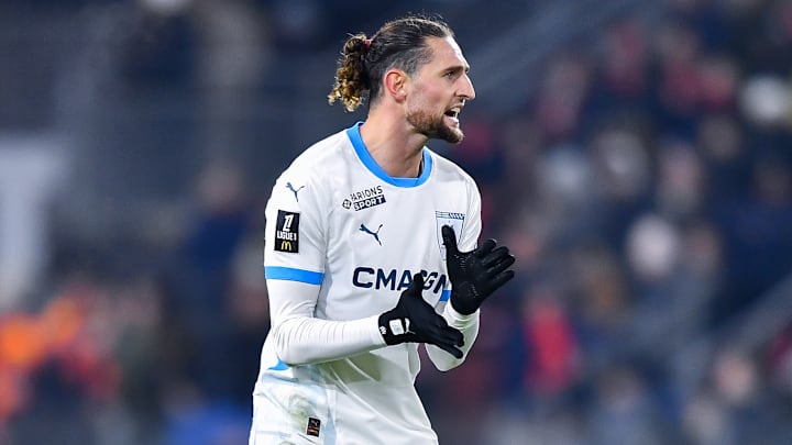 Adrien Rabiot et l'OM affrontent l'OL en Ligue 1 Adrien Rabiot et l'OM affrontent l'OL en Ligue 1