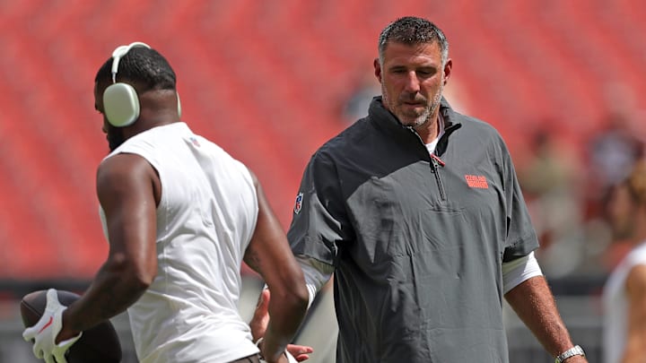 Cleveland Browns senior consultant Mike Vrabel, right, shares a moment with Cleveland Browns wide receiver Elijah Moore before an NFL preseason football game at Cleveland Browns Stadium, Saturday, Aug. 10, 2024, in Cleveland, Ohio.