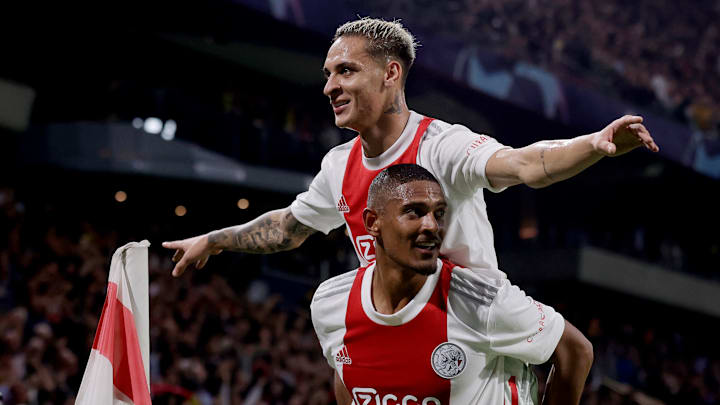Ajax vem perdendo peças importantes de seu elenco