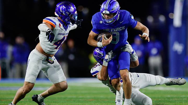 Boise State Broncos linebacker Boen Phelps (left). Boise State Broncos linebacker Boen Phelps (left).